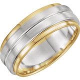 A Grooved Flat Edge Band featuring a central silver band flanked by thin gold bands on either side.