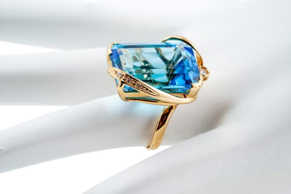 18k Swiss Blue Topaz Diamond Ring S4.5 - Image 4
