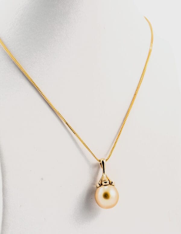 18k Gold & Golden South Sea Pearls Necklace - Image 2