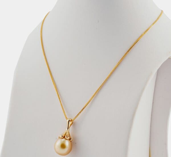 18k Gold & Golden South Sea Pearls Necklace - Image 4
