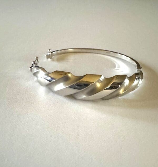 18K White-Gold 15.24 mm Bangle - Image 4
