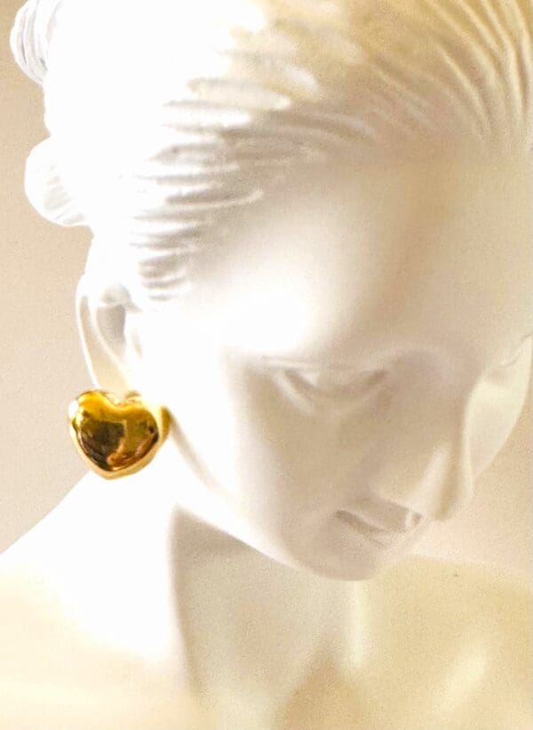 18k Gold Heart and Authentic Pearls Earrings - Image 4