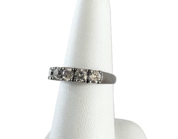 Pt900 Natural Diamond Pointer Ring - Image 5